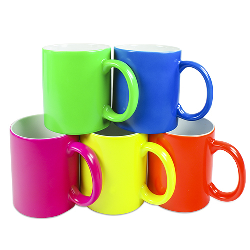 Bedruckte Tasse in Neonfarben, geeignet für Schriften oder 1-farbige Motive